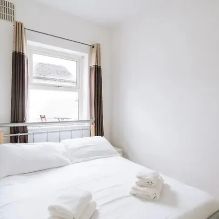 Comfortable & Cosy 2bd Flat In *
