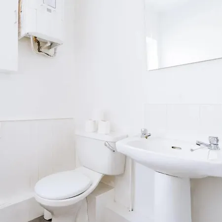 Comfortable & Cosy 2bd Flat In *